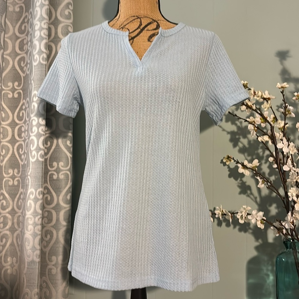 NWT WNEEDU (Amazon) Waffle V-Notch Shirt